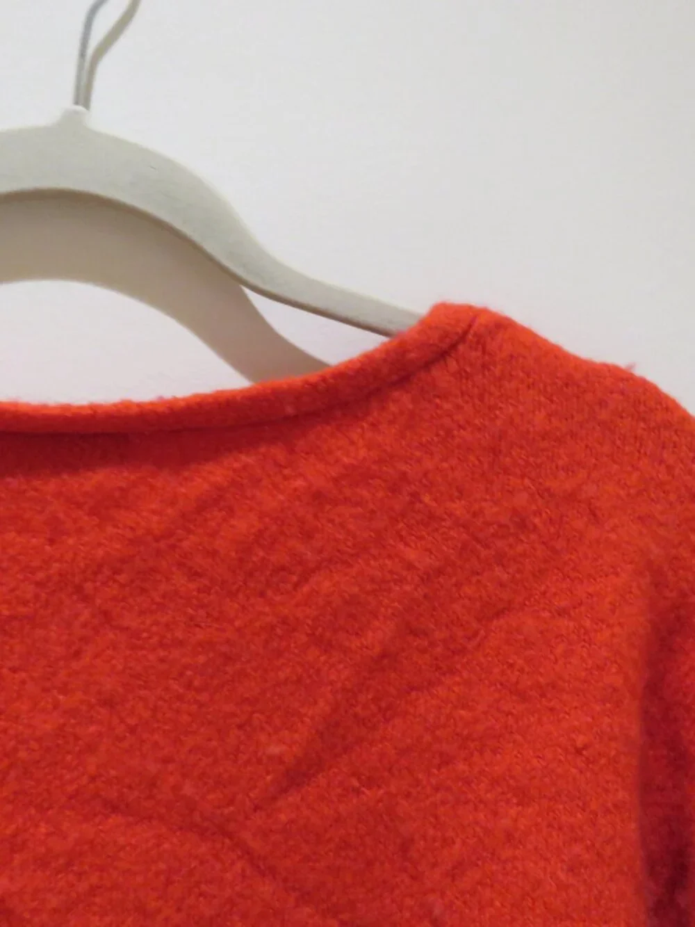 MADEWELL Wedged V-Neck Sweater in Bright Cherry Red Medium Wool Blend Preppy - Picture 10 of 12